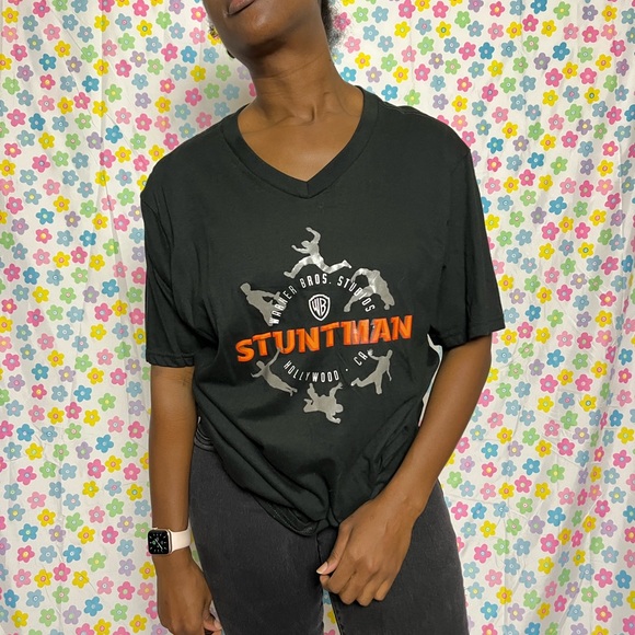 For stuntperson enthusiast in your life. Size XL. V neck. No flaws - Picture 3 of 5